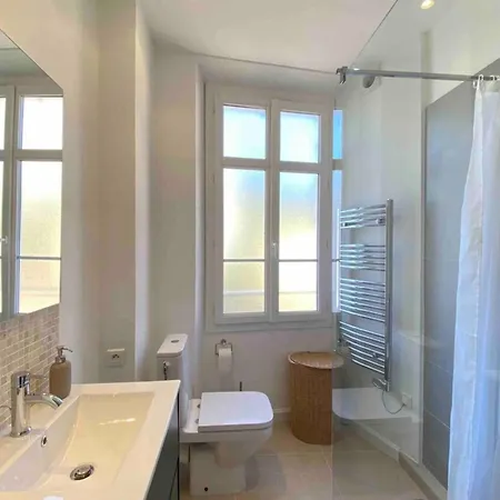 2 Bedrooms Meynadier At 2 Min Beachpalais アパート カンヌ